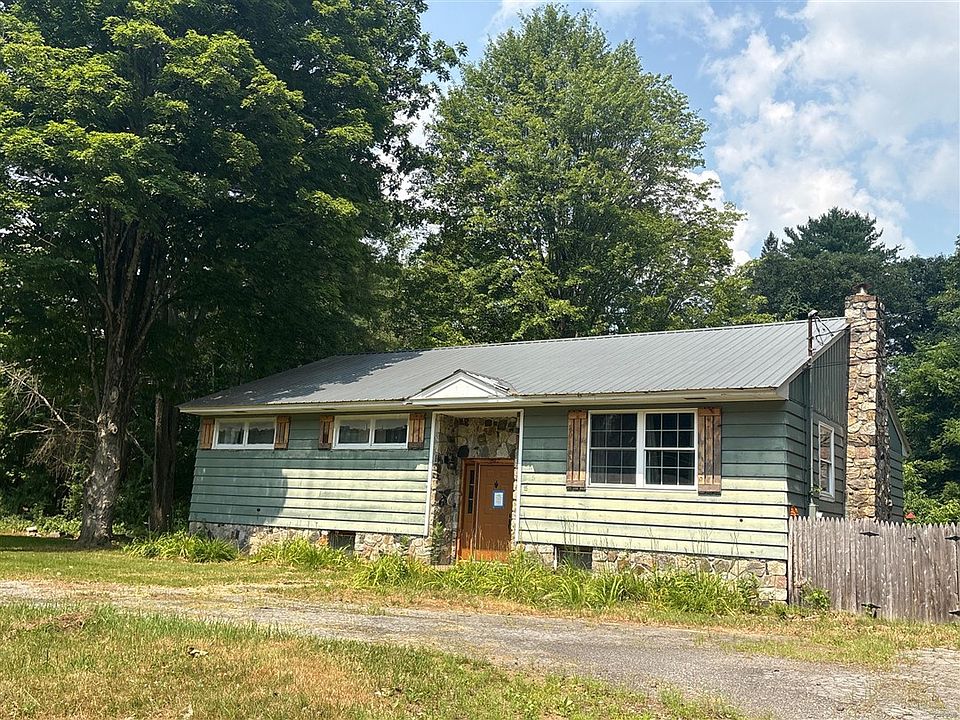 1st image of 15 Stewart Dr