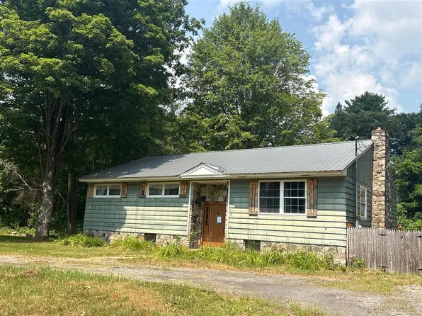 15 Stewart Dr, Lake Luzerne, NY 12846