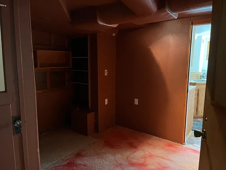 2858 Fairview Ave E — Photo 1