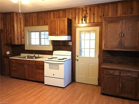 4th image of 225 Ashwood Ln NW