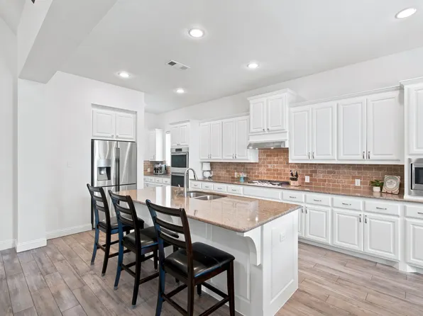 1421 8th St, Lake Dallas, TX 76226