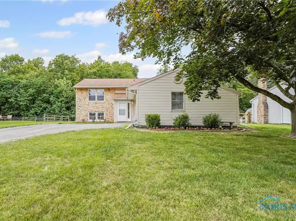 26889 Oakmead Dr, Perrysburg, OH 43551