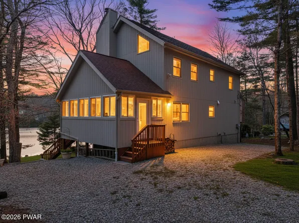 154 N Lake Shore Dr, Dingmans Ferry, PA 18328