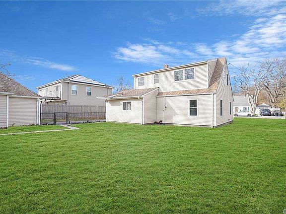 5th image of 16 Linda Ln