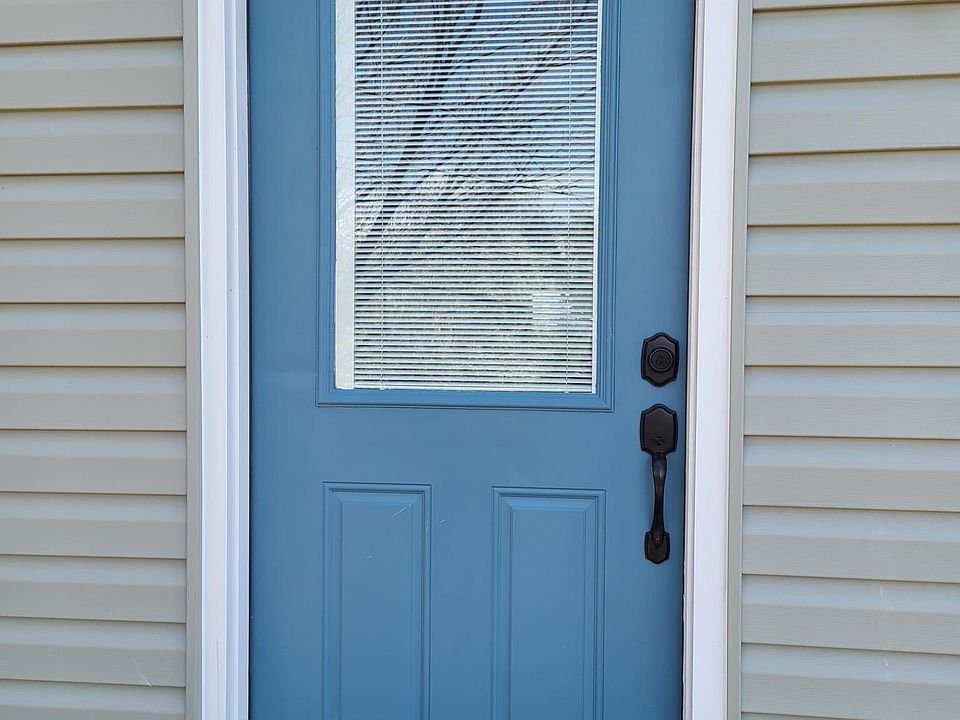 Private entry to apartment