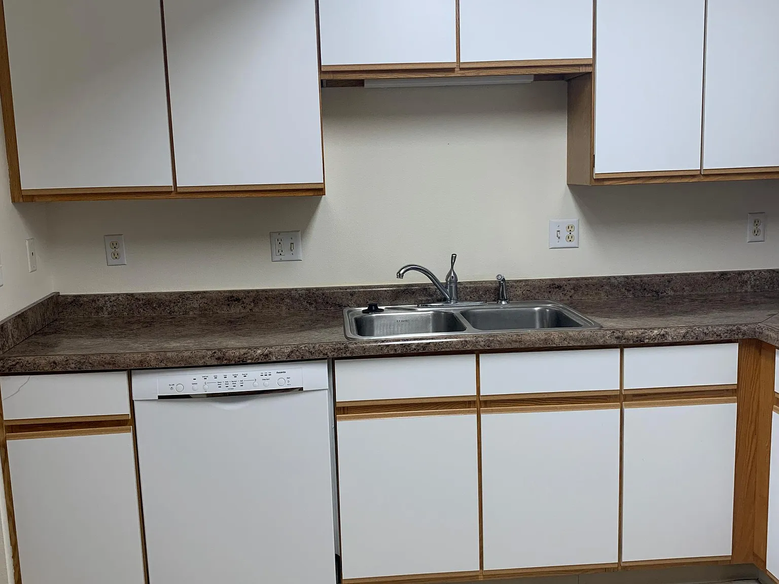 923 Boston Way — Photo 4