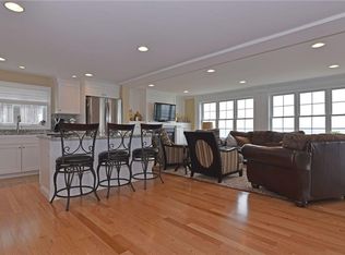 204 Shawomet Ave, Warwick, RI 02889