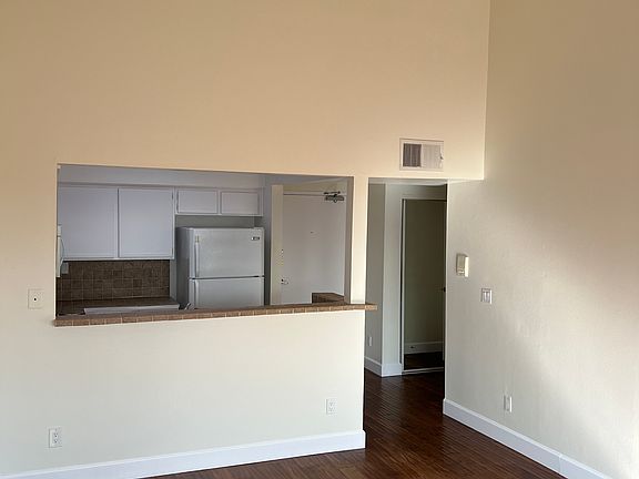 4th image of 1517 Armacost Ave #304