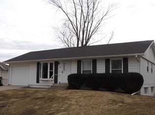 28 Regal Ln, Iowa City, IA 52240
