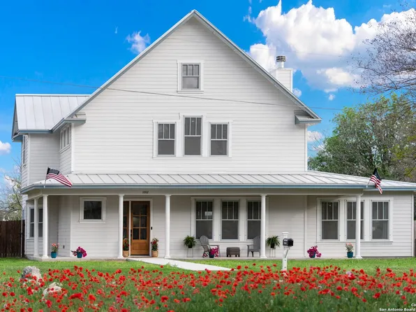 1002 Lisbon, Castroville, TX 78009