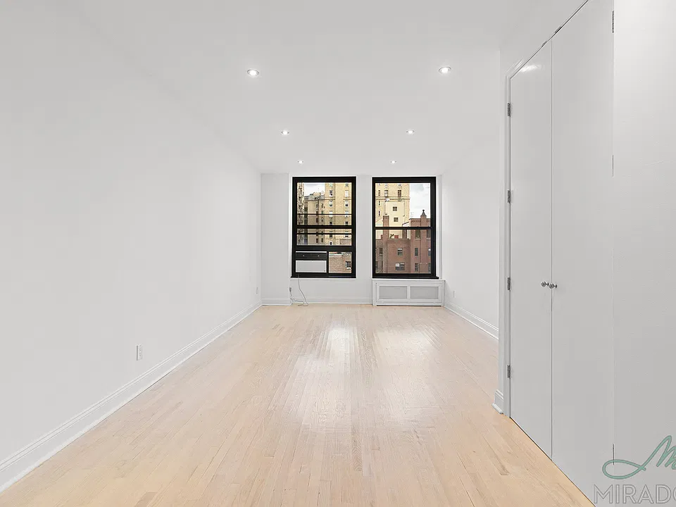270 Park Ave S #3C