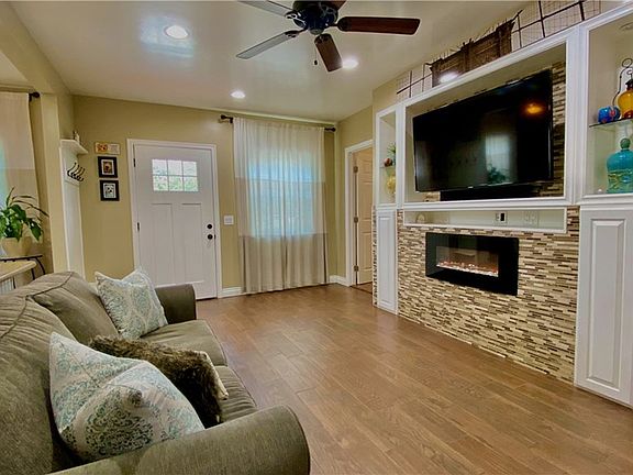 3rd image of 12839 Herrick Ave