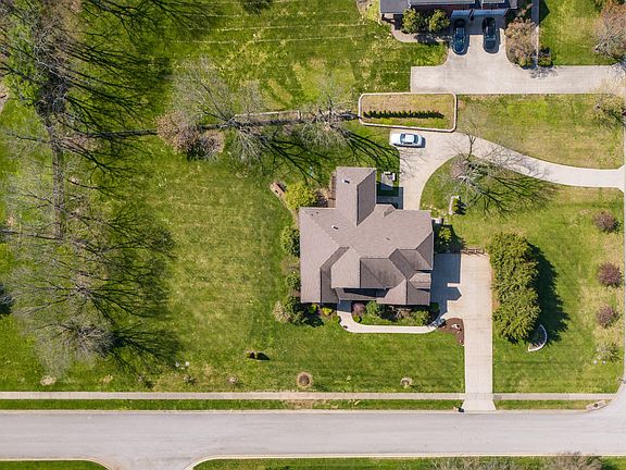 2nd image of 300 Stonegate Dr