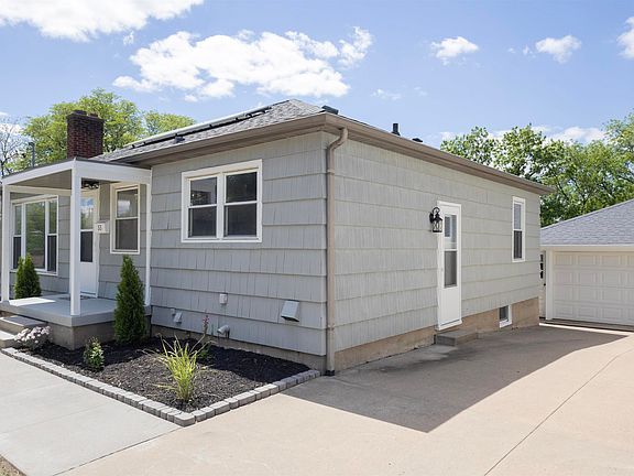 3rd image of 33 Meadow Ln