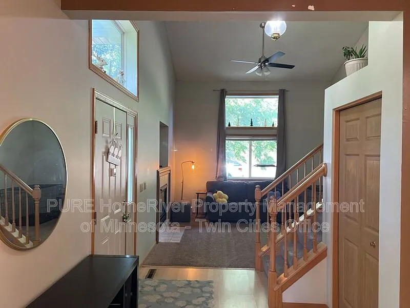 2 bed, 1.0 bath, 1350 sqft, $1,925 — Photo 2