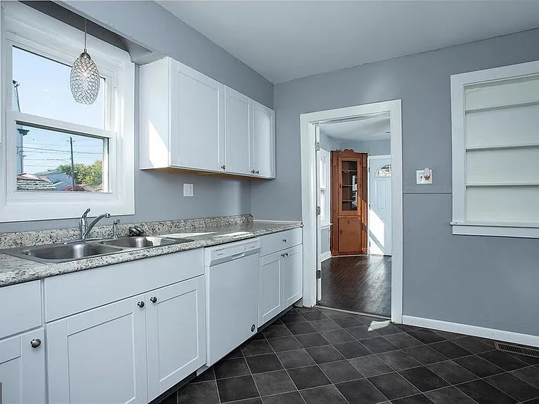 340 S Wood St — Photo 22