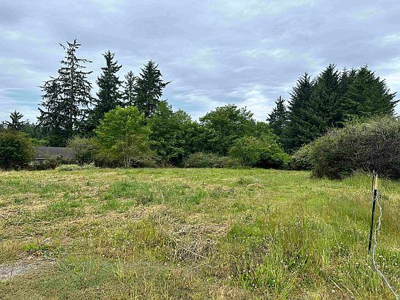 2nd image of 304 Humboldt Rd