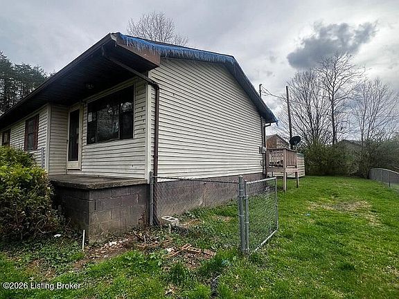 2nd image of 102 Chad Ln
