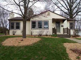 120 Cherokee Dr, Dubuque, IA