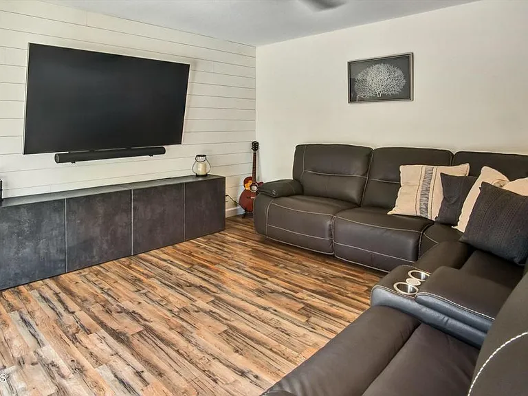 508 Village Rd — Photo 13