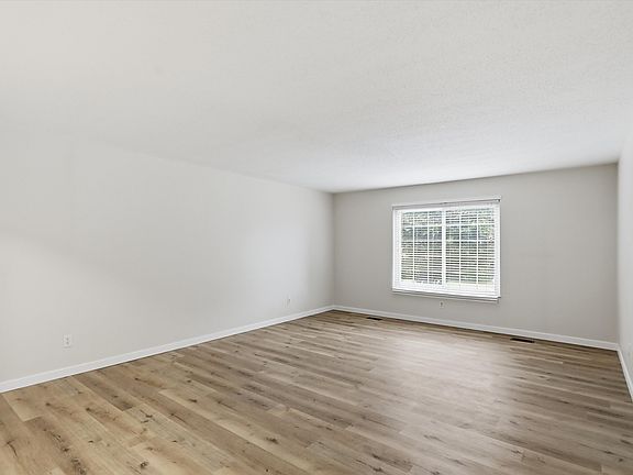 5th image of 6460 Park Central Way APT B