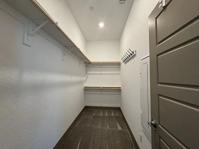 2637 W Andrew Ln — Photo 19