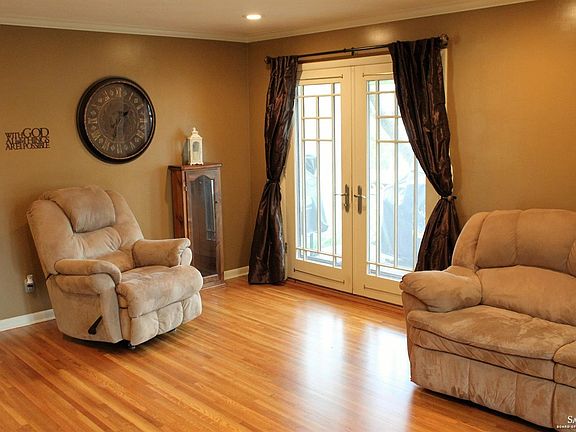 4th image of 2222 Mayfair Dr