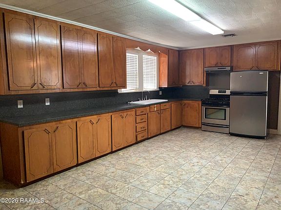4th image of 206 Trotter St