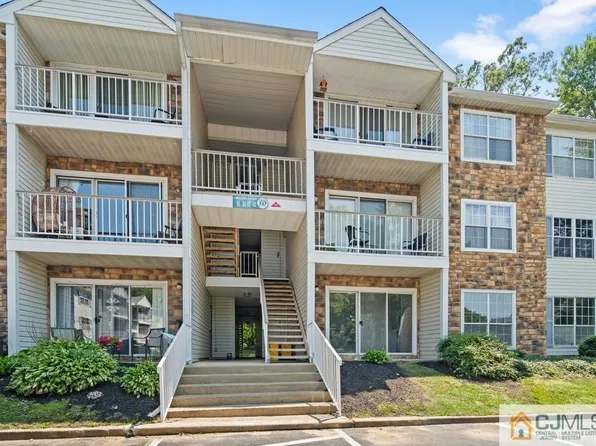 52 Willow Ct, Hamilton, NJ 08619