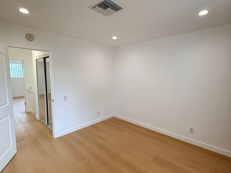 921 10th St. — Photo 34