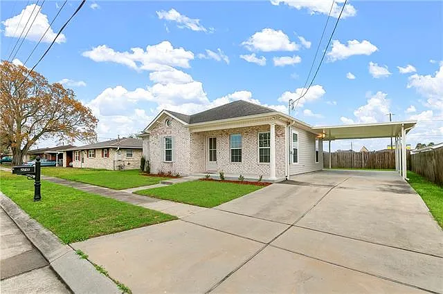 4 bed, 2.0 bath, 1554 sqft, $2,200 — Photo 2