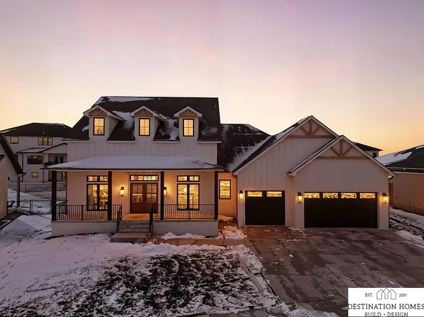 1143 Tuscan Trl, Hickman, NE 68372