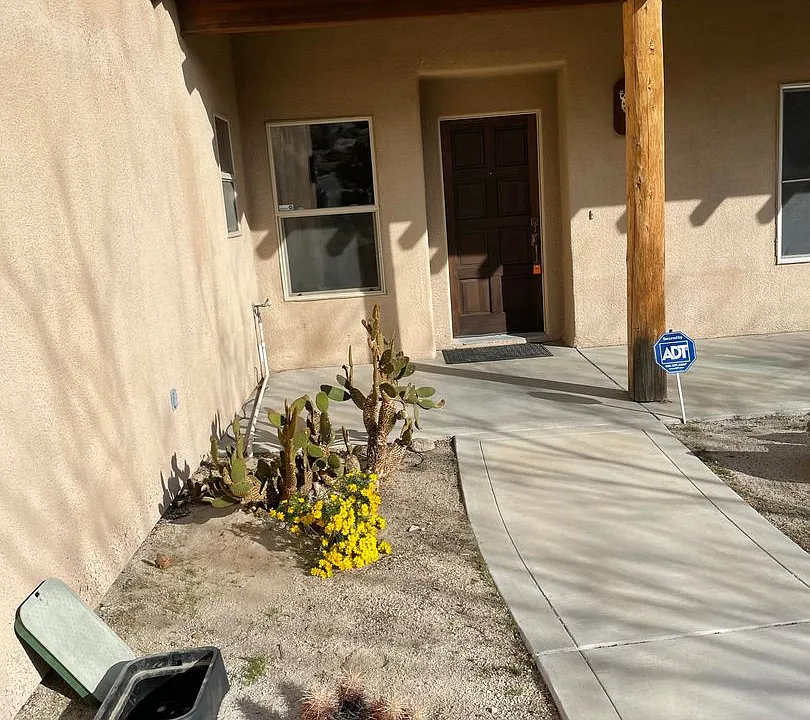 6231 Mirlo Rd