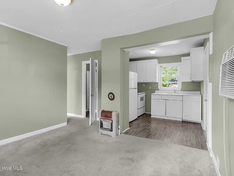 304 N B St — Photo 9
