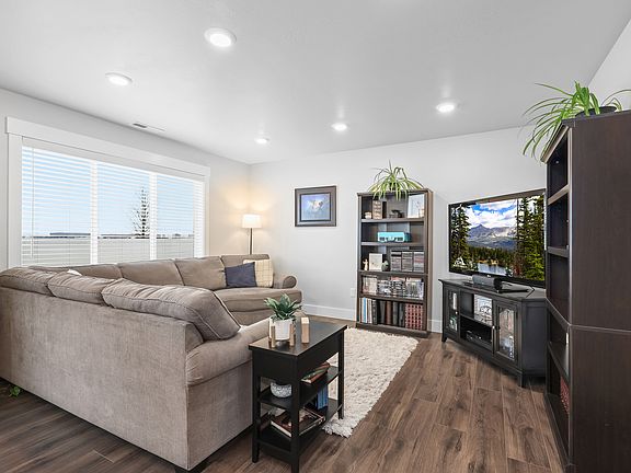 5th image of 245 S 1280 W