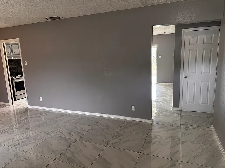 4227 Eagle Nest Dr — Photo 2