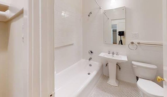 5th image of 2121 Sacramento St APT 101