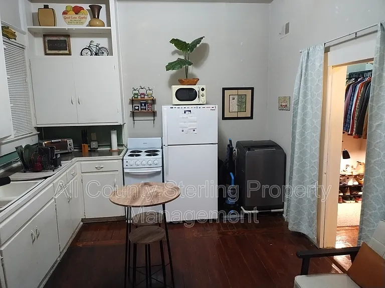 237 SW 2nd Pl #2 — Photo 8