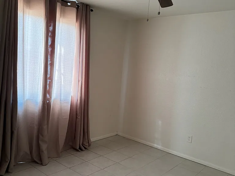 35 N May St — Photo 7