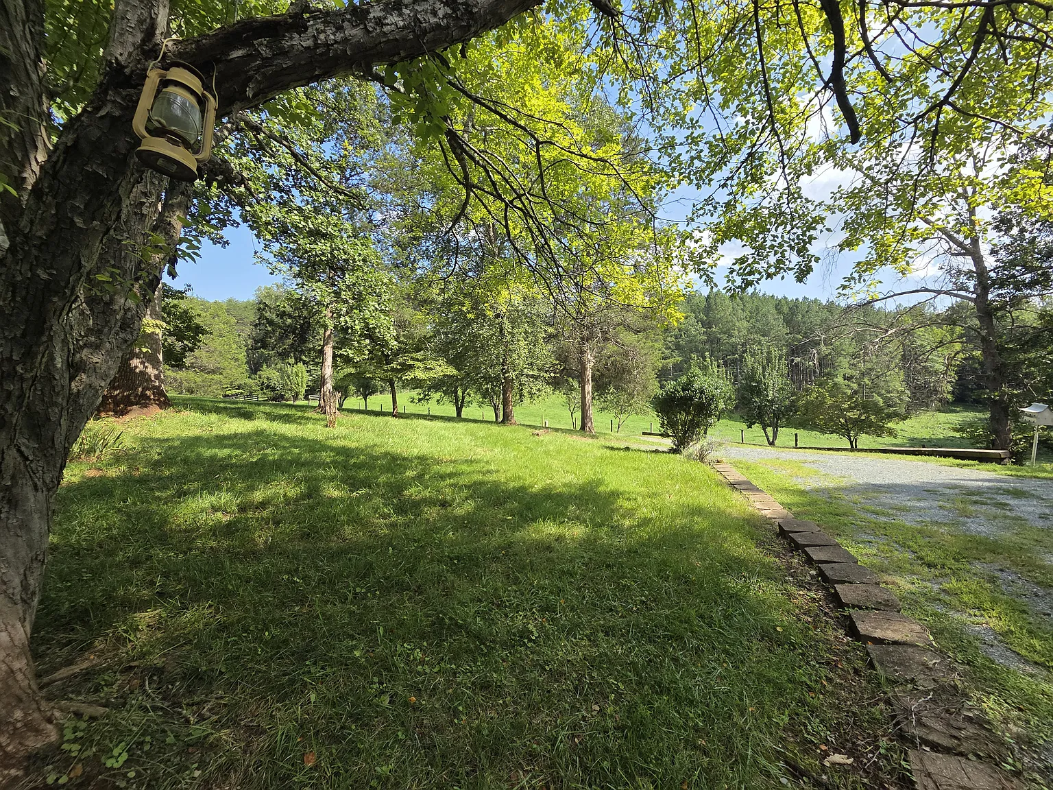 5 bed, 3200 sqft, $3,500 — Photo 2