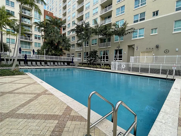 2000 N Bayshore Dr #525 — Photo 33