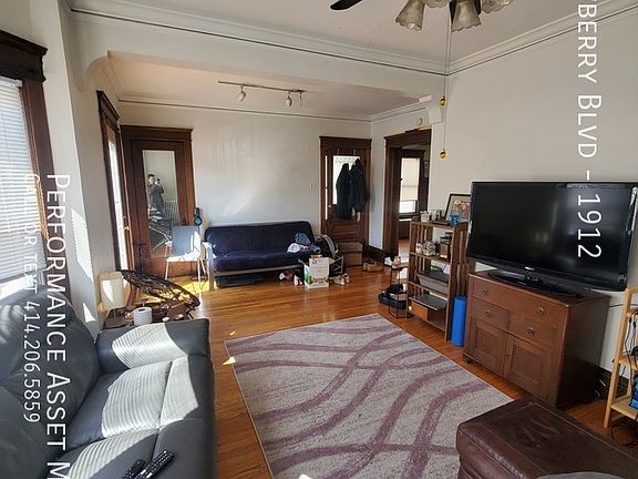 2nd image of 1912 E Newberry Blvd #1912