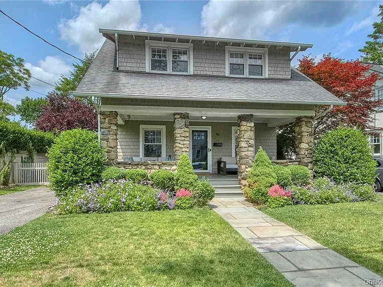 18 Elmwood Ave — Photo 2