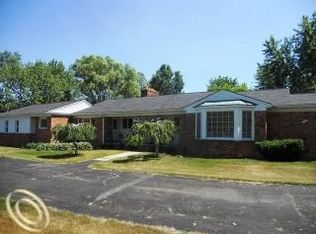 26030 Meadowview Dr, Farmington Hills, MI 48331