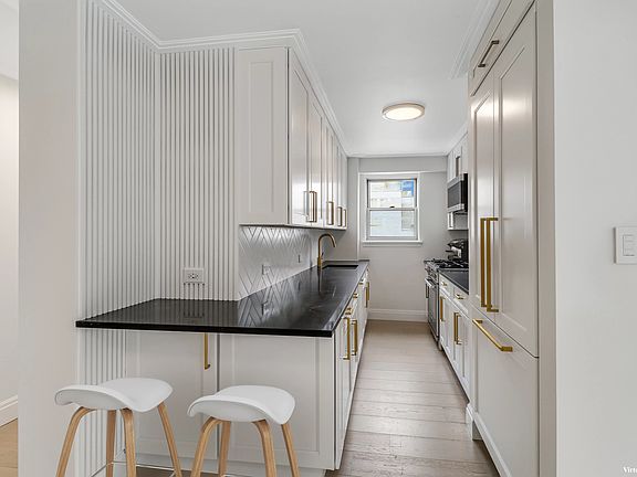 4th image of 300 E 71st St APT 16G
