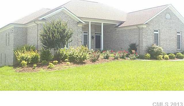 2nd image of 7812 Grimsby Cir