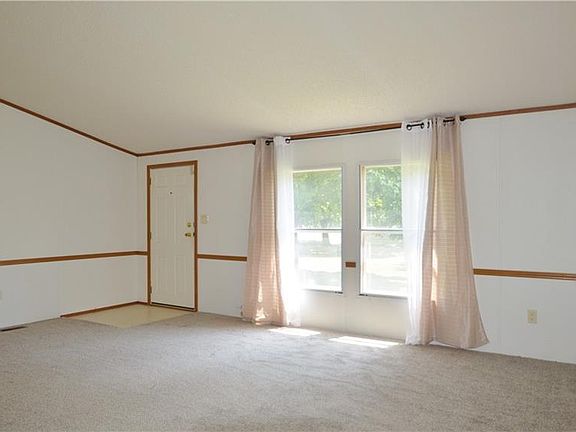 2nd image of 134 Montrose St