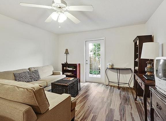 4th image of 818 Moss St APT 103