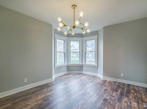 5th image of 69 Brighton Ave