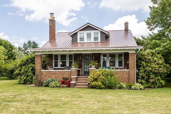 1st image of 2132 Mercer Rd